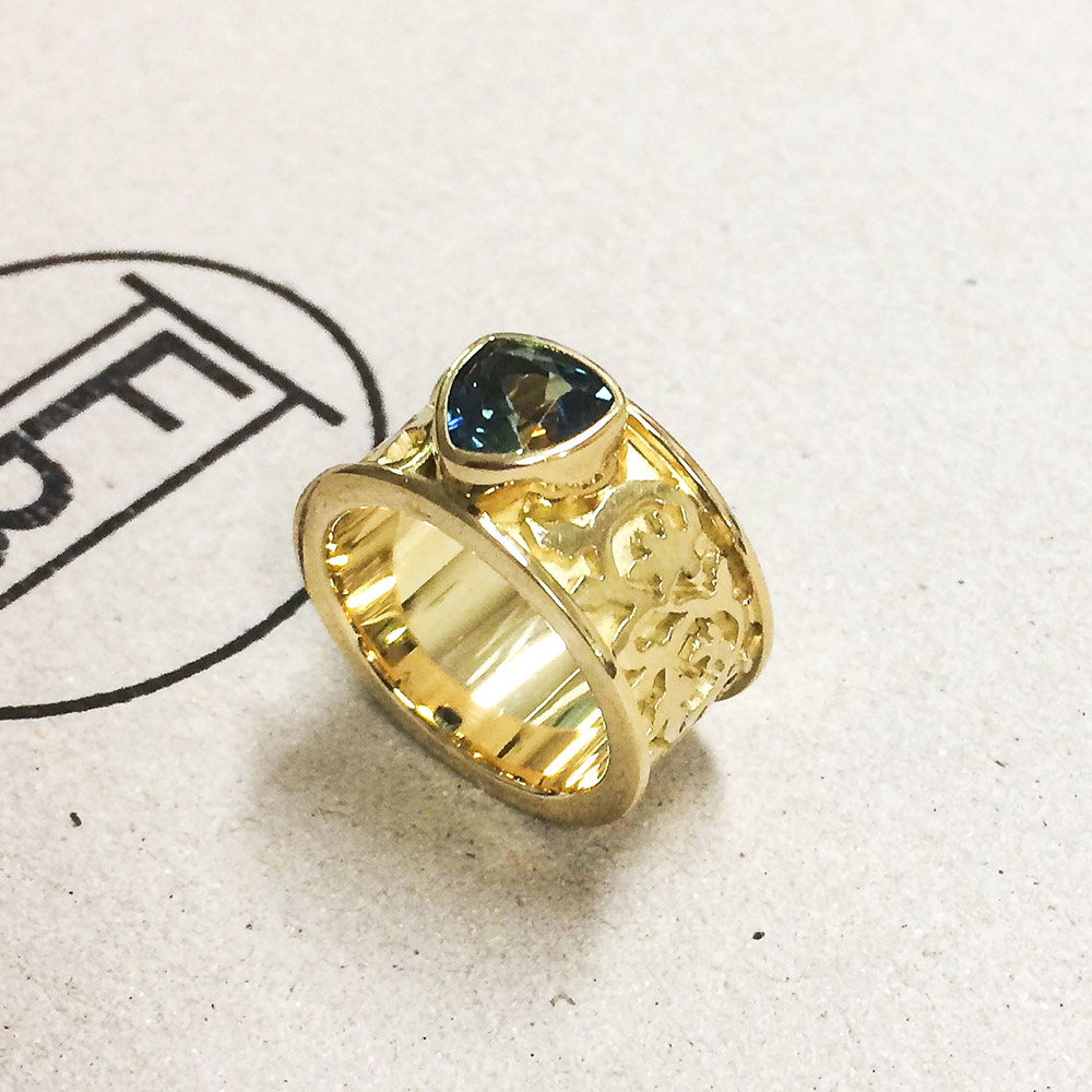 ring-18ct-geel-goud-saffier