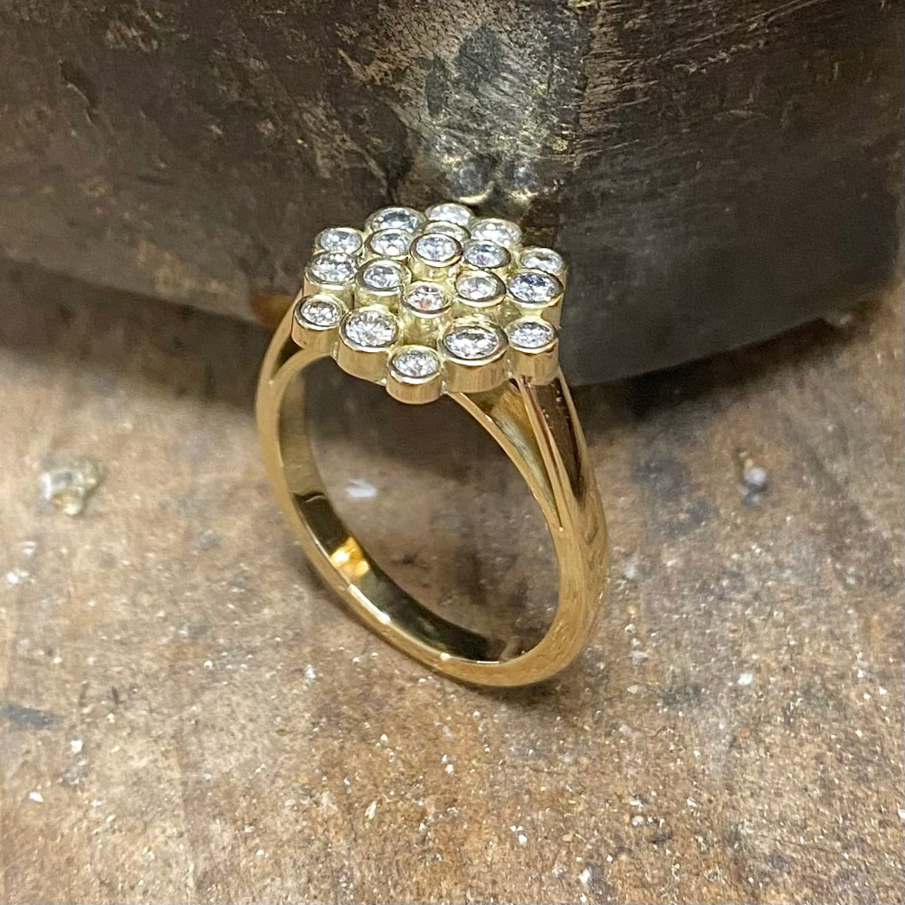 rozet-ring-geel-goud-diamantjes-hergebruikt