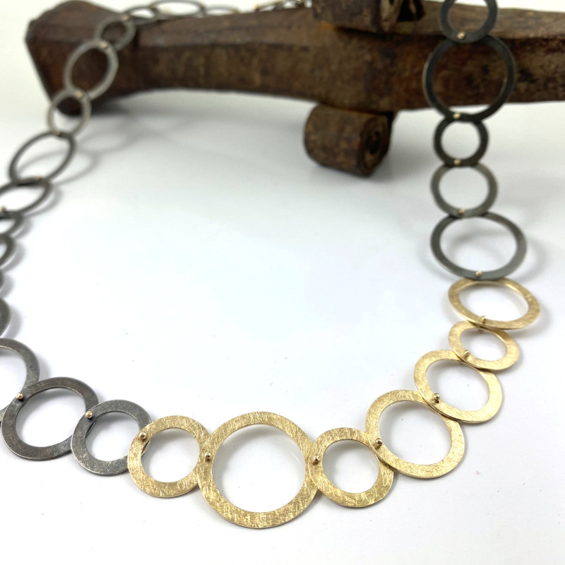 cirkel-collier-zilver-gezwart-geel-goud