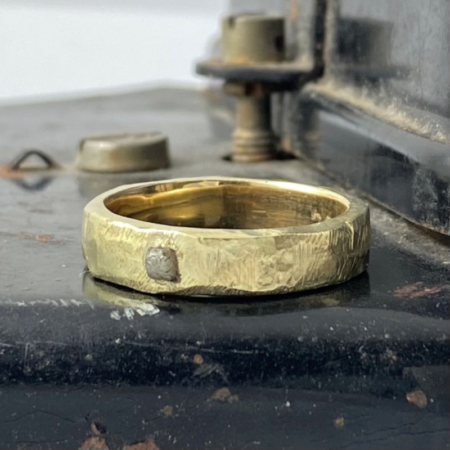 ring-grof-geel-goud-ruwe-diamant